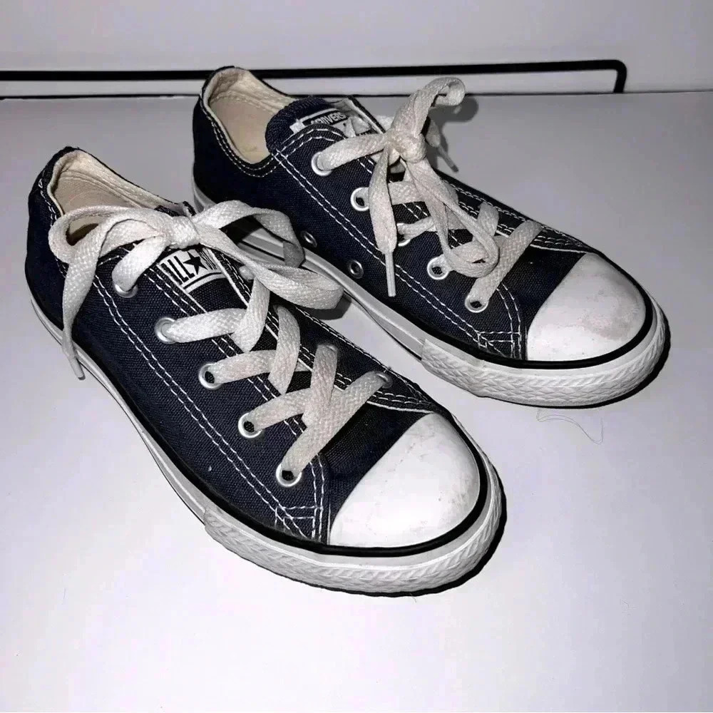 Converse Chuck Taylor all star shoes youth size 1 Grey & White Barely Worn